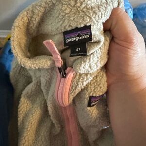 Girls Patagonia sweater in 4t